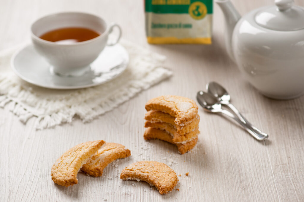 Biscotti di Pasta Frolla al Cocco fatti in casa con lo zucchero di canna Oro del Tropico di Italia Zuccheri