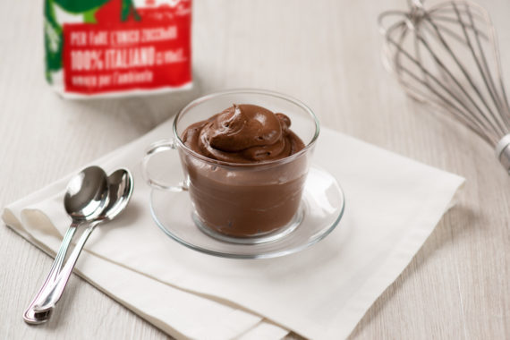 Crema Pasticcera al Cioccolato Fondente fatta in casa con lo zucchero semolato 100% italiano di Italia Zuccheri