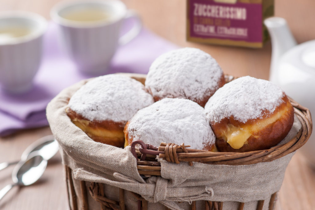 Krapfen alla Crema fatti in casa con Zuccherissimo di Canna Grezzo di Italia Zuccheri, lo zucchero ideale per i dolci