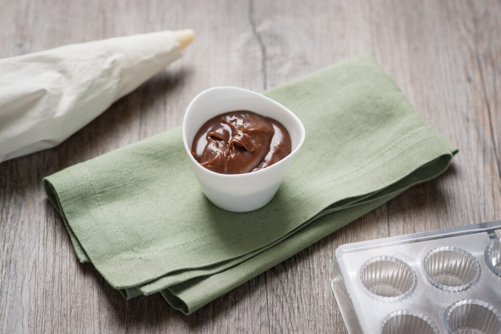 Ganache al Caffè fatta in casa con miele e cioccolato fondente e al latte