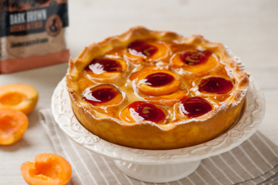 Crostata di Amaretti e Albicocche fatta in casa con lo zucchero di canna Dark Brown