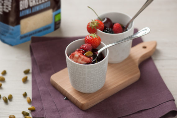 Biancomangiare con Latte di Mandorla e Frutta Fresca fatto in casa con lo zucchero di canna biologico grezzo di Italia Zuccheri