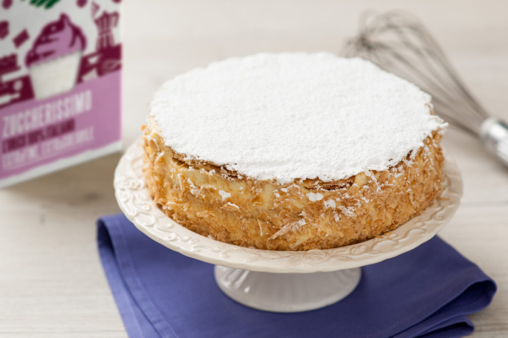 Torta Millefoglie con Crema Pasticcera e Panna Montata fatta in casa con Zuccherissimo, lo zucchero extrafine di Italia Zuccheri, perfetto per i dolci