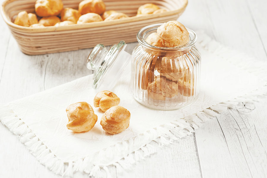 Bignè Vuoti Dolci fatti in casa con Zuccherissimo, lo zucchero extrafine di Italia Zuccheri, ideale per realizzare i dolci