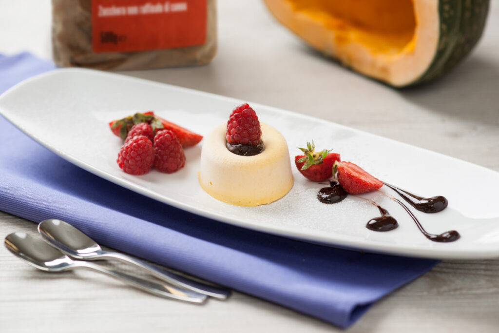 La ricetta senza glutine per preparare il Semifreddo alla Zucca e Cioccolato con mou e zucchero di canna Muscovado Semifreddo alla Zucca e Cioccolato con mou e zucchero di canna Muscovado
