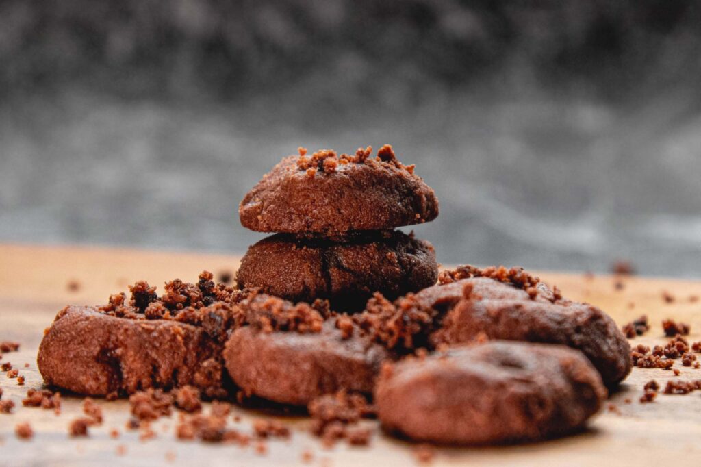 Biscotti Meringati al Cioccolato Fondente fatti in casa con Nostrano, lo zucchero grezzo di barbabietola 100% italiano di Italia Zuccheri