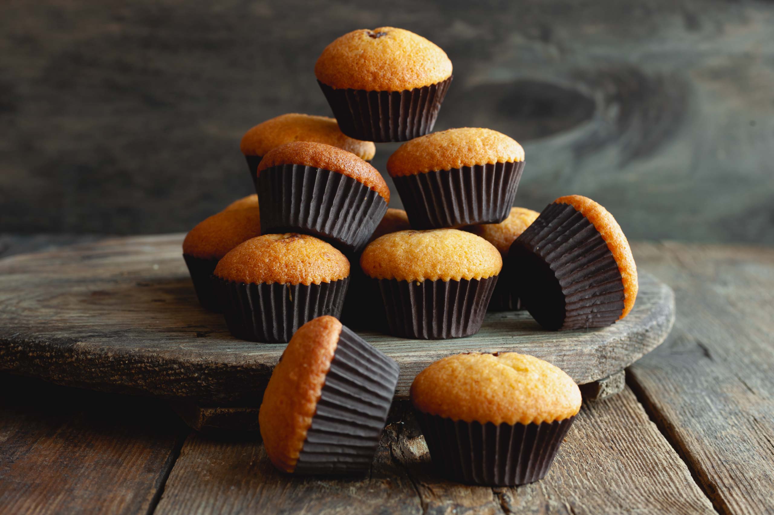 Muffin con Cuore di Nutella e Granella di Nocciole fatti in casa con lo Zucchero Semolato di Italia Zuccheri, coltivato e lavorato tutto in Italia